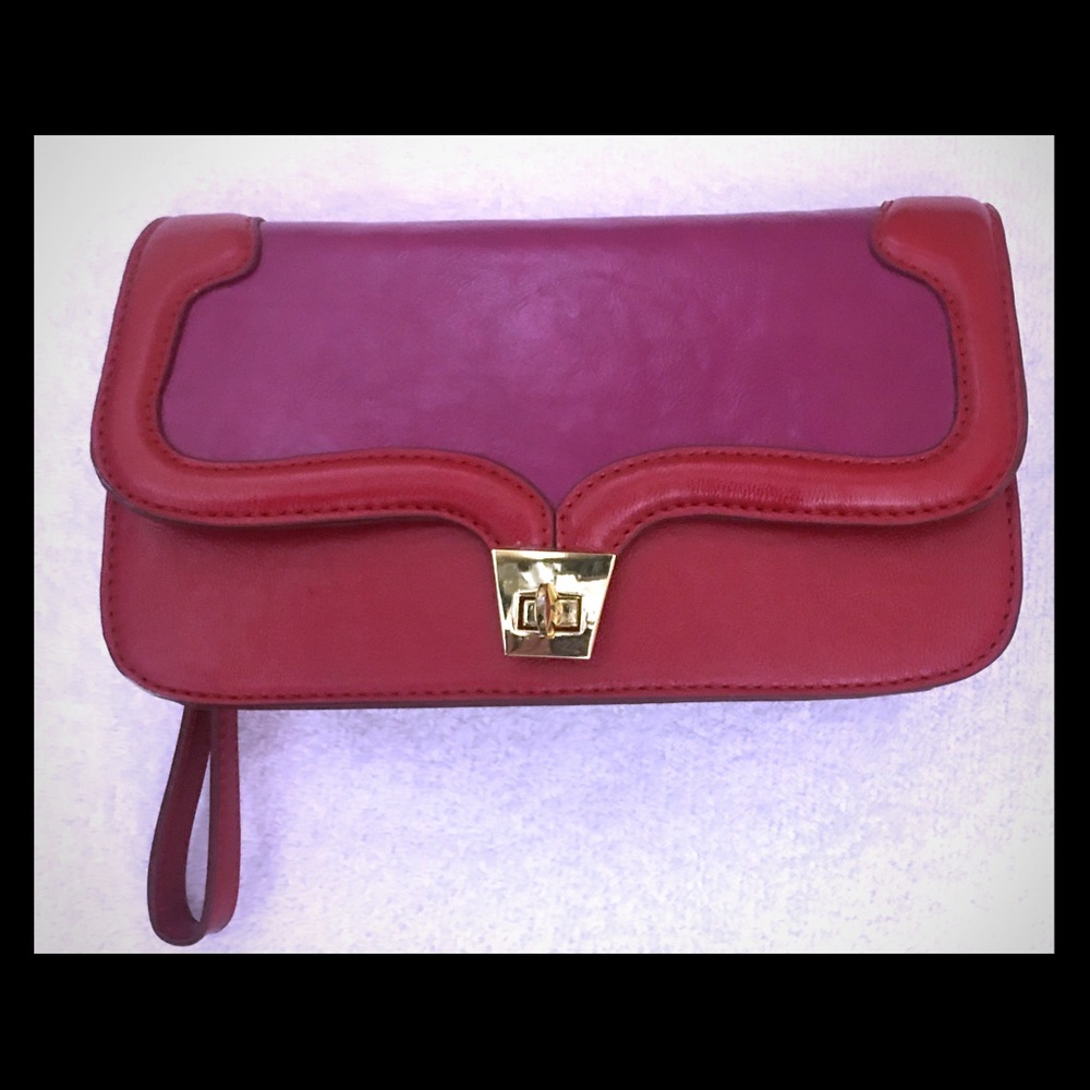Womens purse with detachable strap
